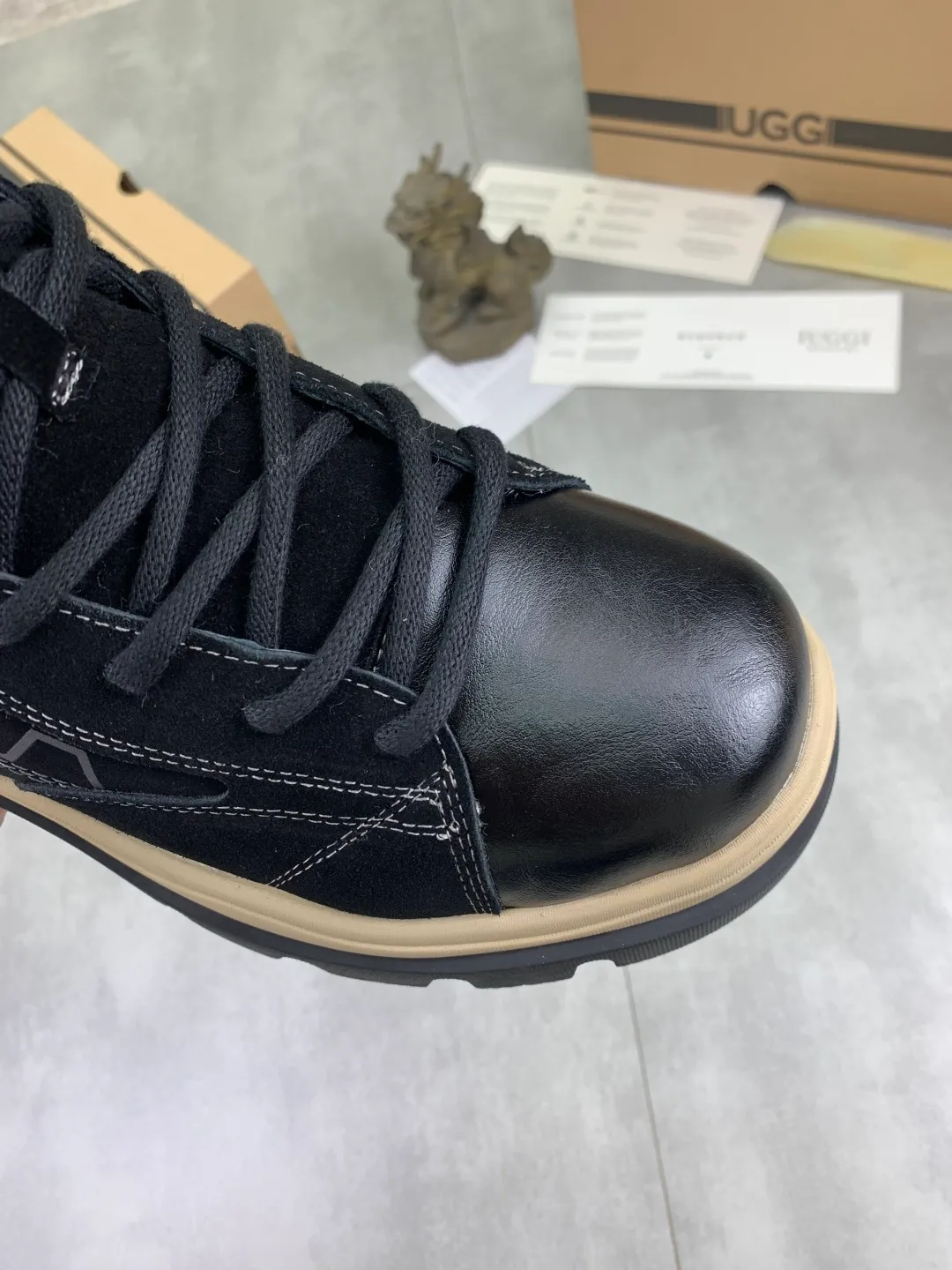 Men's men's shoes 💰P620 New arrival 🆕🆕🆕 IUGGI men's British retro Martin boots Winter new men's outdoor hiking boots First layer of cowhide on the outside and wool on the inside Comfortable and warm sole Rubber outsole Non-slip and firm Trendy and fashionable Casual and versatile Size: 39-44 Three colors A6869